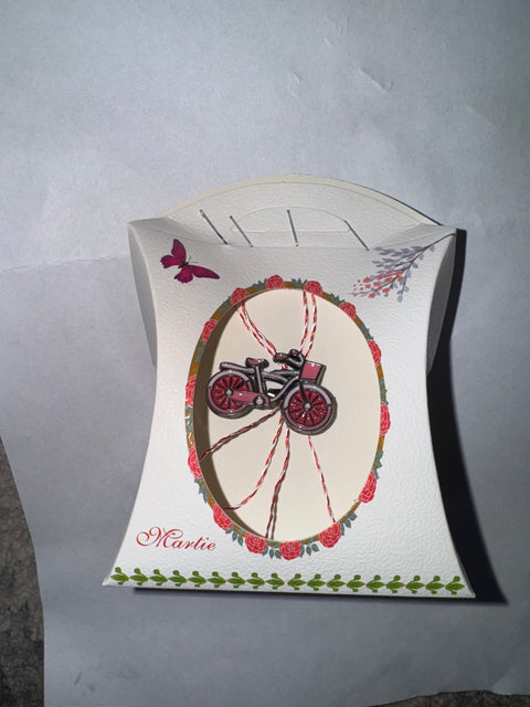 Martisor în cutie - 2 bucati (model asortat)